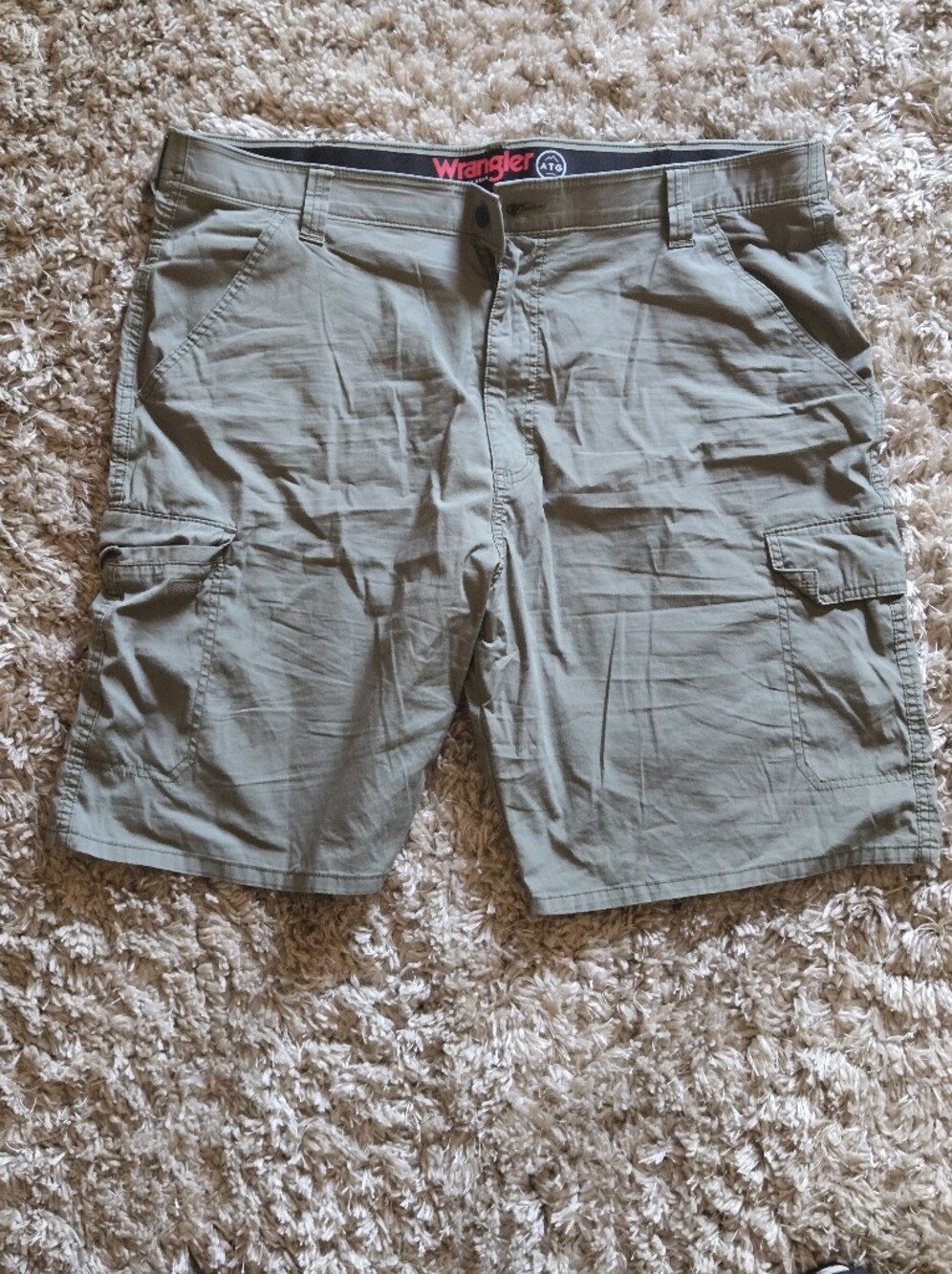 Men's Wrangler ATG Cargo Shorts - Olive - size 40